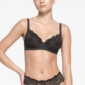 SKIMS Fits Everybody Lace Bra Full Coverage